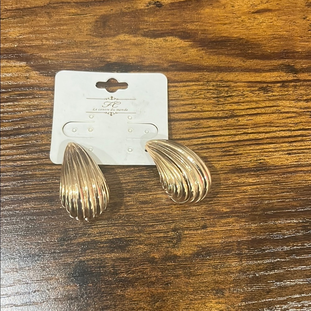 Gold Teardrop Earrings
